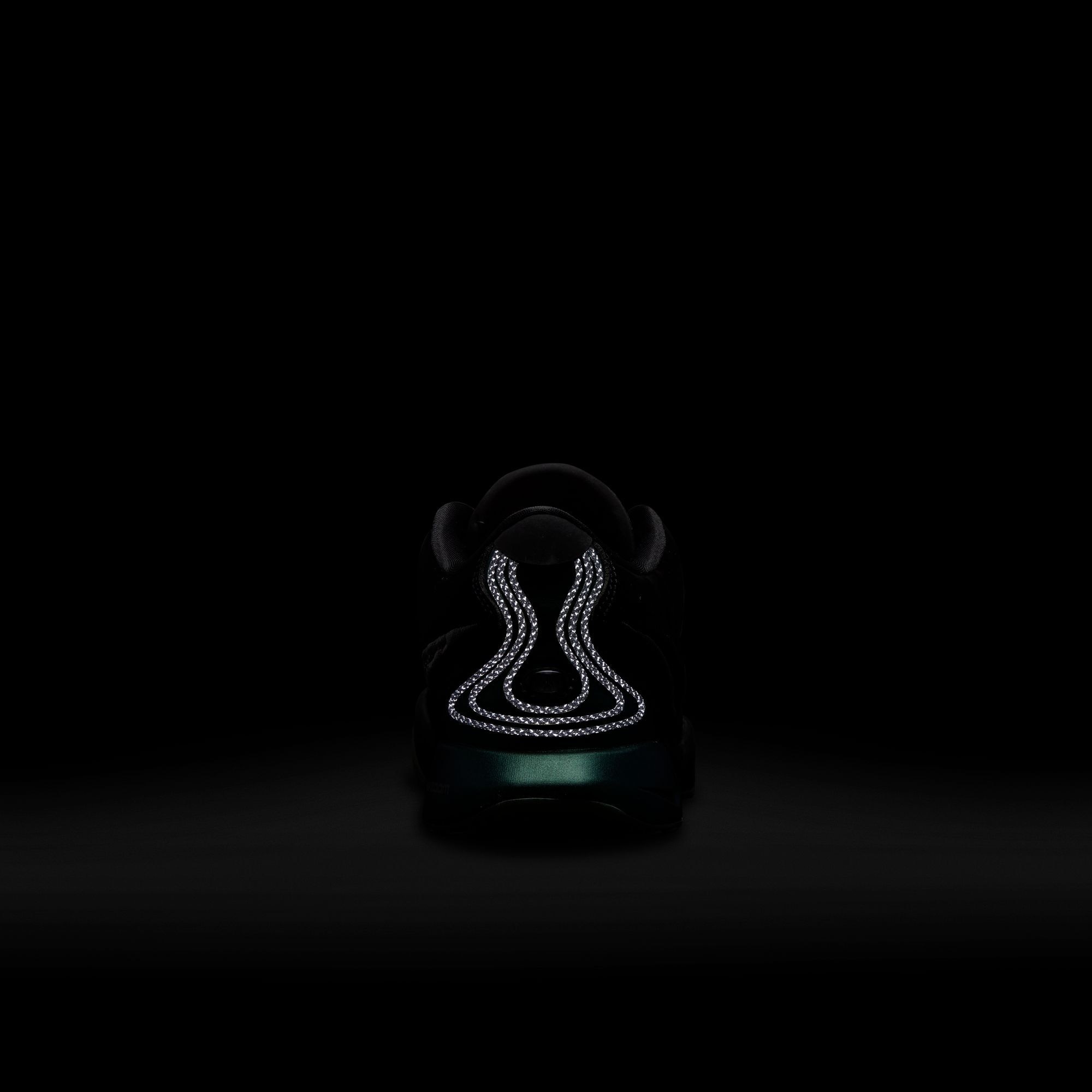 Nike Kids' Grade School LeBron XXI Basketball Shoes