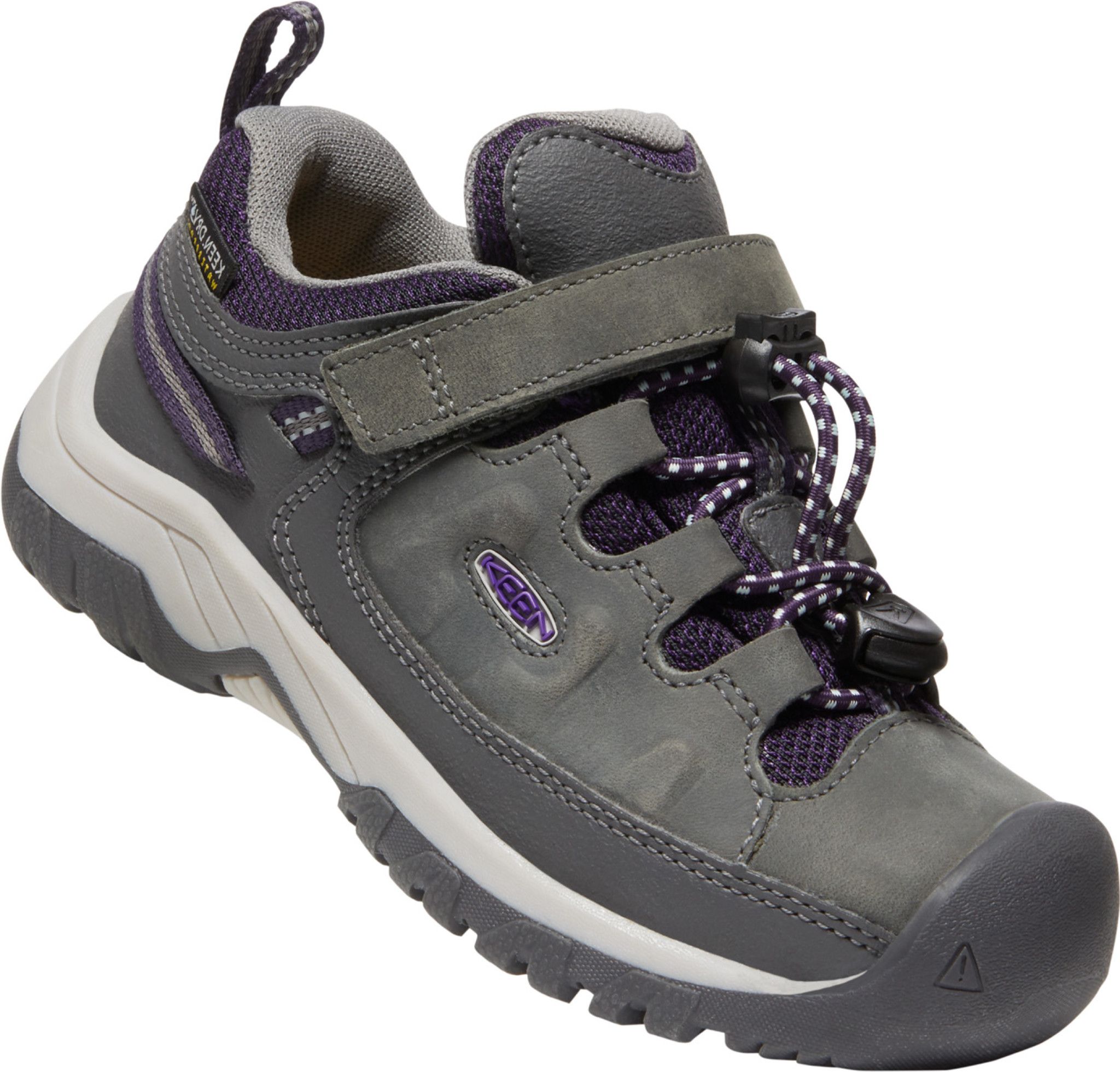 keen winter hikers