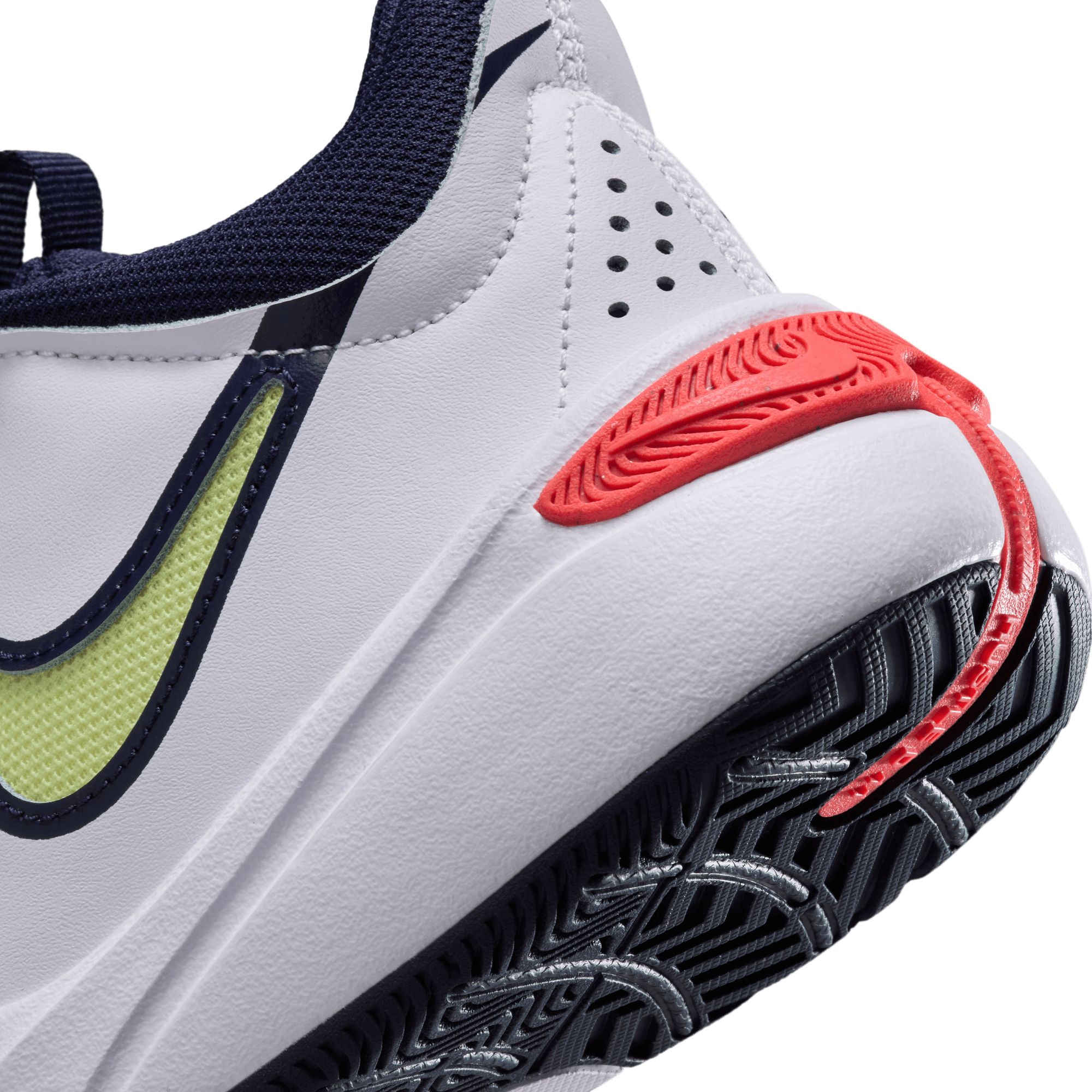 Nike Kids' Grade School Team Hustle D 11 Basketball Shoes