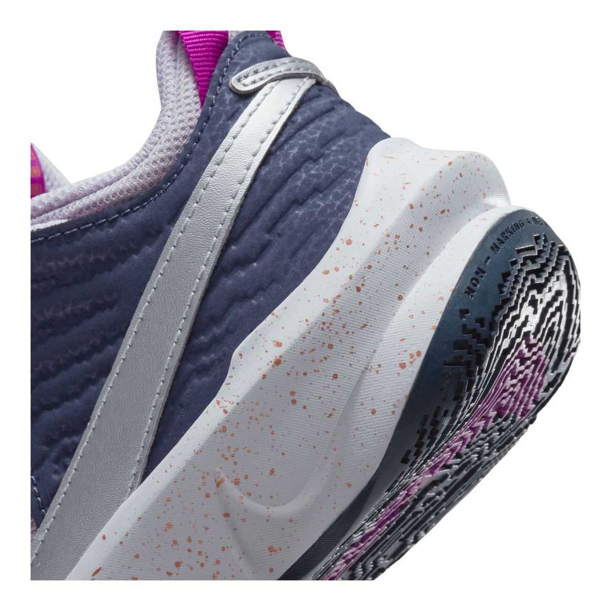 Nike Girls' Grade School Team Hustle 10 SE Wide Running Shoes